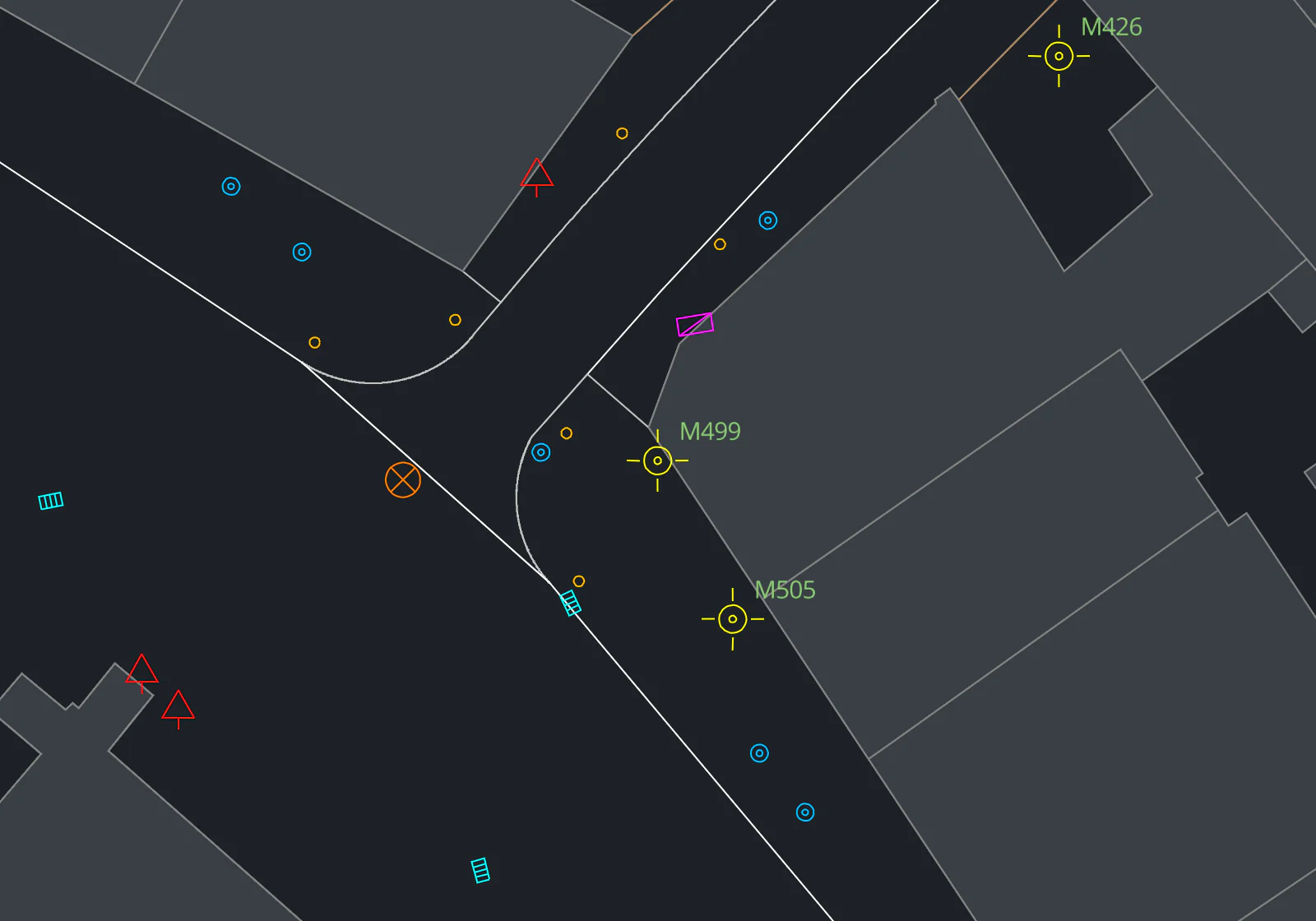Een kruising zoals hij in de tekening staat: stoepranden, gele lichtmasten met mastnummers, kolken, putten en verkeersborden op een donkere achtergrond